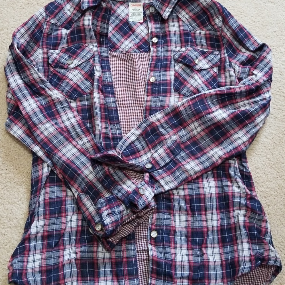 Button up top - Picture 3 of 4